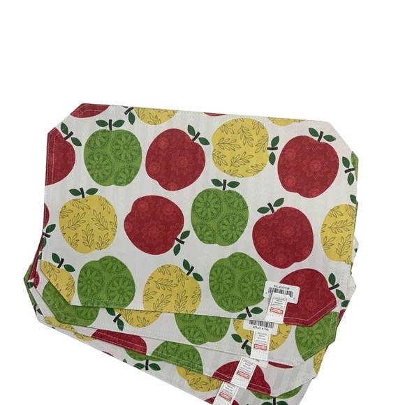 Placemats Apple Printed Damask Fabric 4 Reversible Pieces White Red Green Yellow - Picture 9 of 16